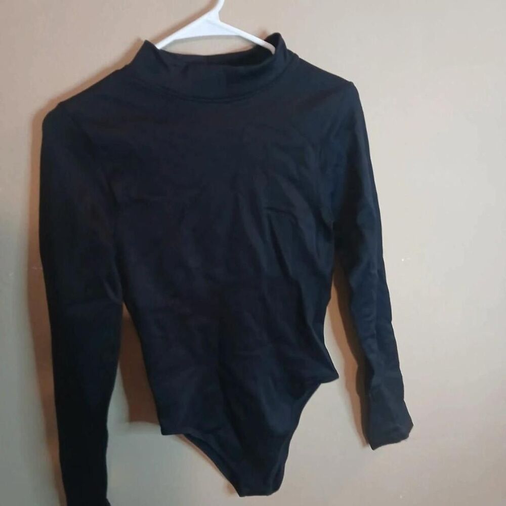 Oqq Women's Black Bodysuit